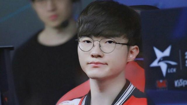 《荣耀同行》——荣耀萤火KOL六周年主题曲合唱