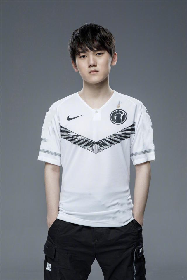 LPL季后赛再次延期：原定于4月8日恢复的季后赛将延期至4月12日起继续在线上进行